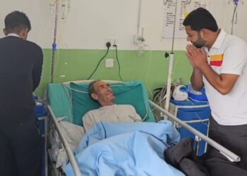 वित्तिय कर्मचारी मञ्च सोलुखुम्बुद्धारा मनाइयो बिरामीलाई फलफूल वितरण गरी संविधान दिवस