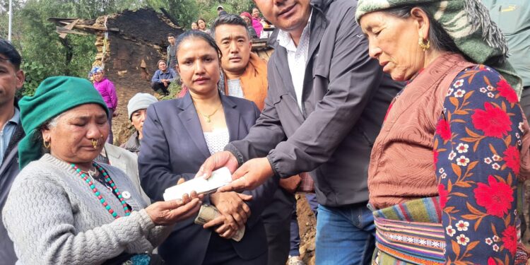  पहिरोबाट मृत्यु भएका ५ परिवारलाई ५० हजार राहत, नगरपालिकाले ३ लाख दिने घोषणा 