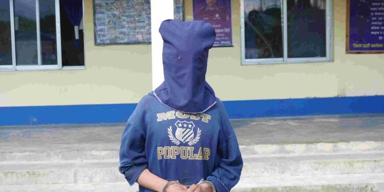  सौतेनी आमाको हत्या गर्ने छोरा पक्राउ गरि सार्वजनिक, यसरी गरेका थिए हत्या