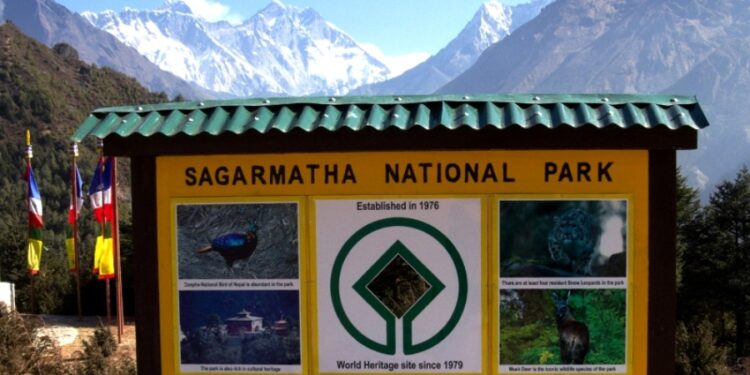 चालु आर्थिक वर्षको २ महिनामा २४ सय बढी पर्यटकले गरे सगरमाथा भ्रमण