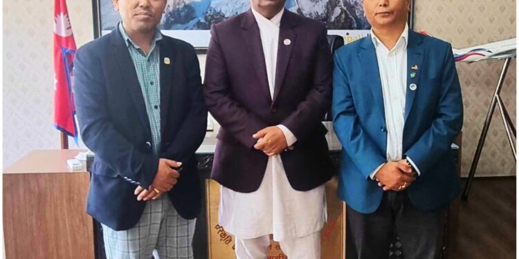 टानका वरिष्ठ उपाध्यक्ष शेर्पाले गराए पर्यटन मन्त्रीको ध्यानाकर्षण