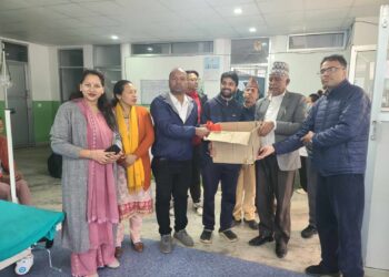 नेपाल निजामती कर्मचारी युनियन सोलुखुम्बुद्वारा बिरामीलाइ  फलफुल वितरण