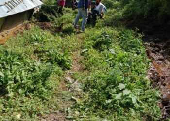  सोलुखुम्बुको तिङ्नासाका ४ घर पहिरोको जोखिममा