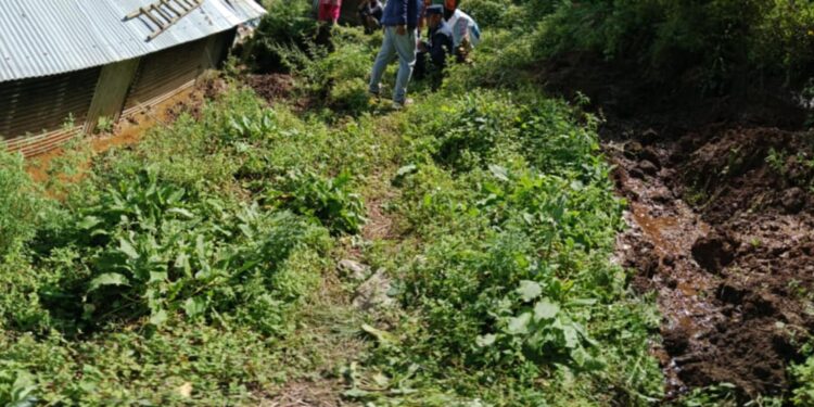  सोलुखुम्बुको तिङ्नासाका ४ घर पहिरोको जोखिममा