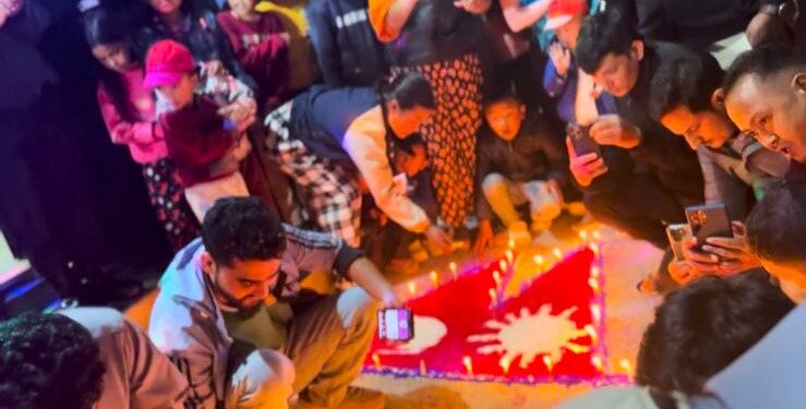 सोलुखुम्बुमा दिप प्रज्वलन गरी मनाइयो संविधान दिवस