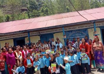 शहिद नरनाथ आविमा तिजको अवसरमा स्टेस्नरीका सामाग्री वितरण