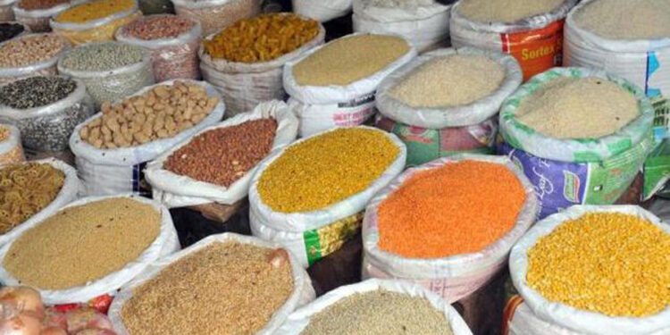 दसैँ नजिकएसँगै गाईघाटमा मनपरी मूल्य वृद्धि, उपभोक्ता मारमा