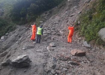 साल्मे–सिस्नेरी सडक पहिरोले अवरुद्ध