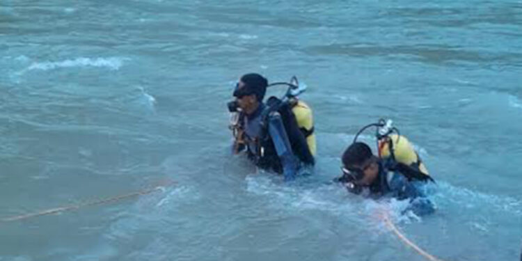 दूधकोशी नदिमा : बेपत्ता नभेटिएपछि उद्धार टोली फर्कियो