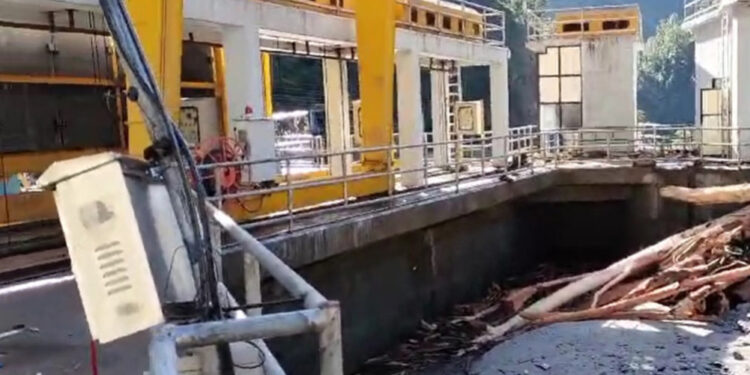 बाढीका कारण बन्द गरिएको सोलु दुधकोशी जलविद्युत आयोजनाको उत्पादन सुचारु 