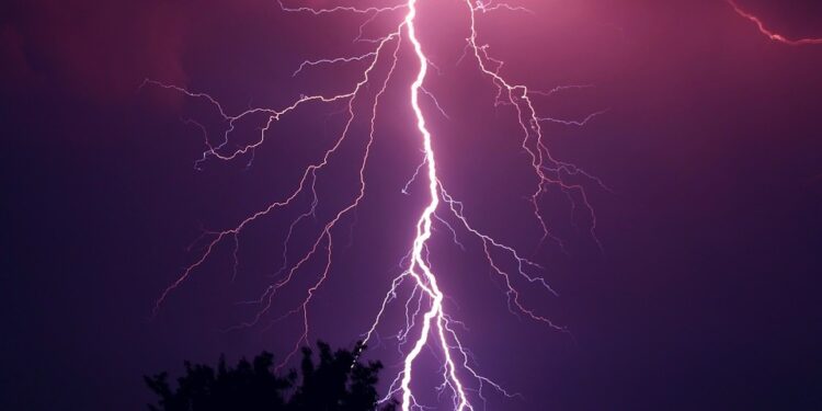 मोरङमा चट्याङ लागेर बालकको मृत्यु, बालिका घाइते