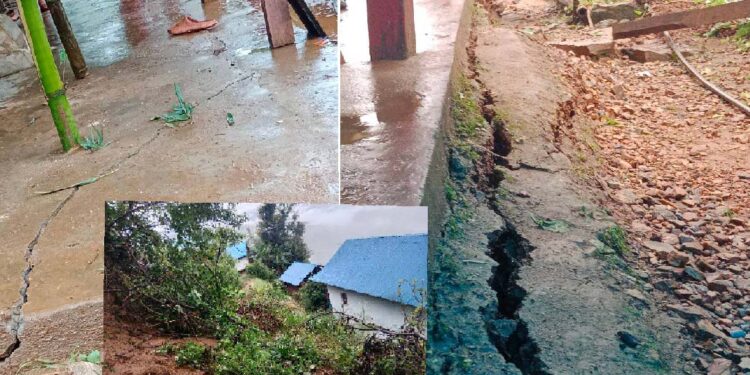 खोटाङको रातमाटे बसेरीमा पहिरोको वितण्डा ४ घर पहिरोको उच्च जोखिममा 