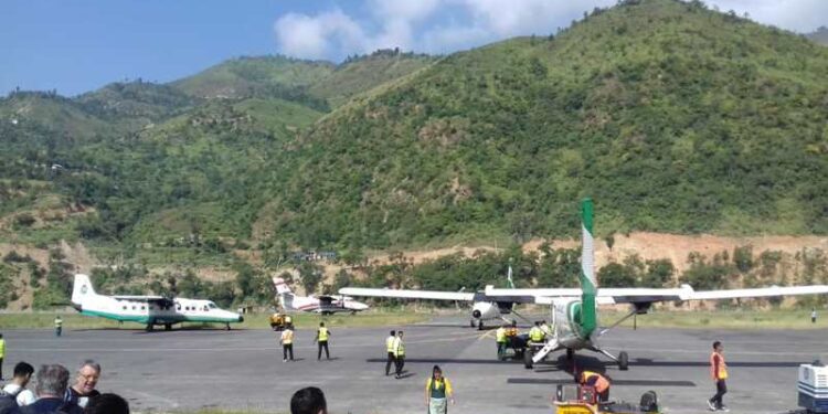 मौसम प्रतिकुल भएपछि लुक्ला हिडेका एक हजार पर्यटक मन्थलीमा रोकिए