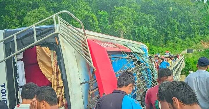 काठमाण्डौबाट भोजपुरका लागी छुटेको बस दुर्घटनामा २ जनाको मृत्यु, ३० घाइते 