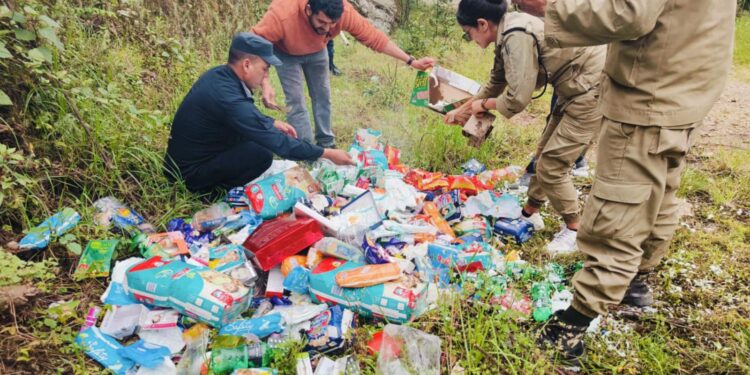 नेल बजारमा चाडपर्व लक्षित बजार अनुगमन : ३३ हजार बढीको अखाद्य वस्तु जफत
