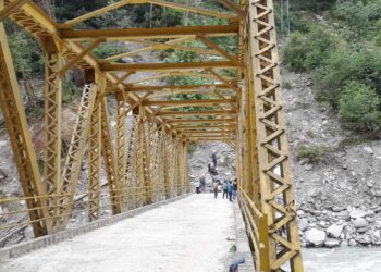 खुम्बु जोड्ने मितेरी पुल पुनः निर्माण लागी विज्ञ टोलीको अध्ययन 