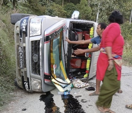 ओखलढुंगामा जीप दुर्घटना : २ जना घाइते