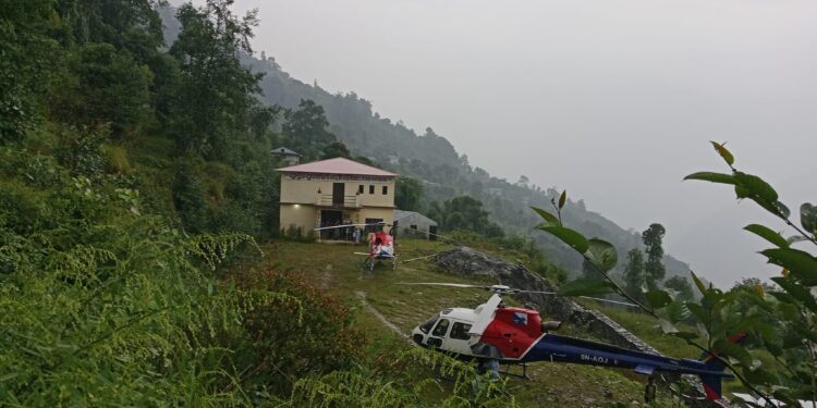 प्रतिकुल मौसमका कारण २ वटा हेलिकप्टर थुलुङ दुधकोशीमा आकस्मिक अवतरण