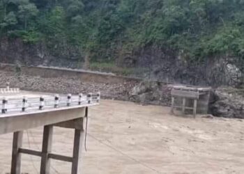  सडक विभागले गर्याे फोक्सिङटारकाे क्षतिग्रस्त पुलकाे निरीक्षण