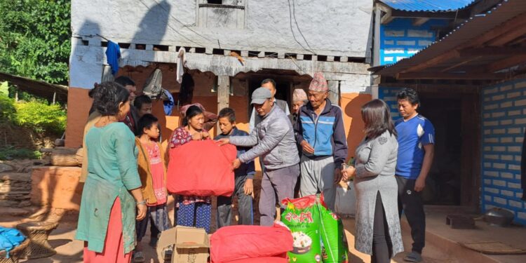 मानसिक स्वास्थ्य समस्या भएका परिवारलाई खाद्य सामाग्री सहयोग