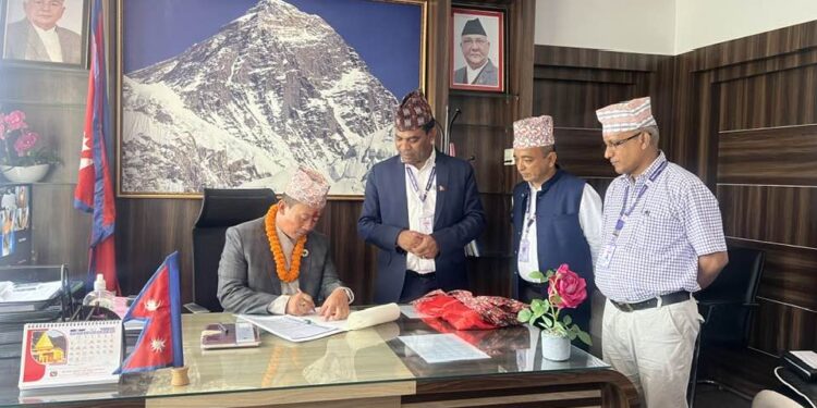 भौतिक मन्त्री भूपेन्द्र राईलाई स्वास्थ्य मन्त्रालयको पनि जिम्मेवारी