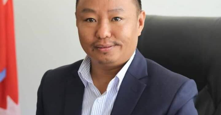 थुलुङ अध्यक्ष राईद्वारा केदार माविलाई ५१ हजार सहयोग 