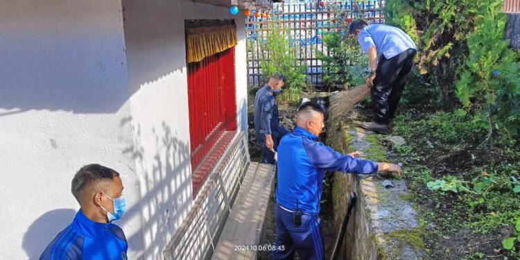 चाडबार्ड लक्षित सोलुखुम्बु प्रहरीद्वारा गणेश मन्दिरको सरसफाई