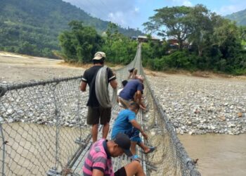  बाढीले लतारेको धाप्लाङघाट झोलुङ्गे पुल मर्मतगरि सञ्चालनमा 