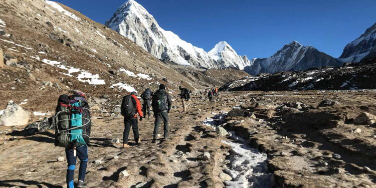 हिमपात र वर्षातले विगारेको हिमाल जाने बाटो मर्मत, पूर्वअवस्थामा फर्काइयो