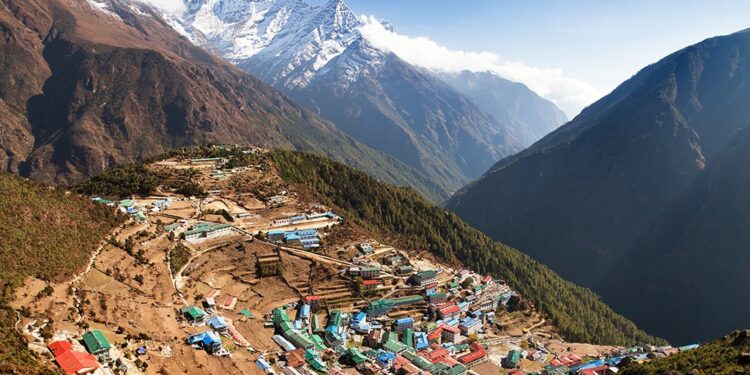 खुम्बुमा पर्यटकको चहलपहल बढ्दो, ३ दिनमा २४ सय बढी