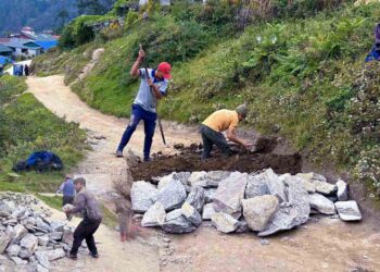 व्यक्तिगत जग्गाबाट खनिएको सडक बन्द गरिदिएपछि सल्लेरीका १३ सय घरधुरी समस्यामा