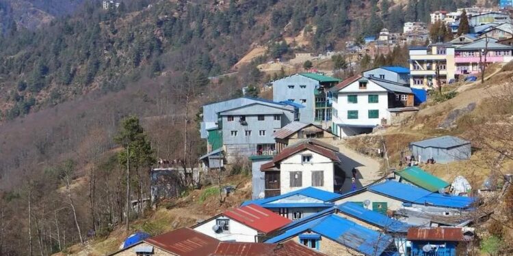 दसैँ लागेसँगै सल्लेरी बजार सुनसान