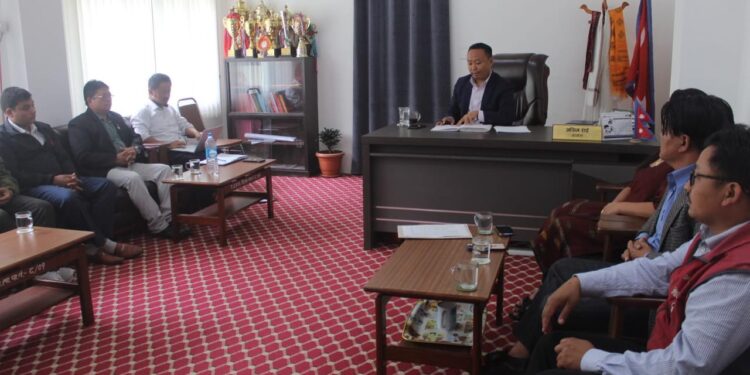 थुलुङ दुधकोशीले पालिकाका सडकलाई तत्काल मर्मत सम्भार गर्दै