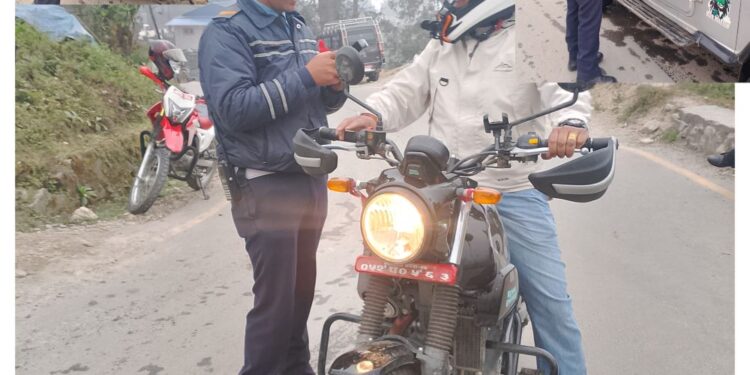 ट्राफिक प्रहरी कार्यालय सोलुको कारबाही तीव्र : एक महिनामै २ सय बढी कारबाहीमा