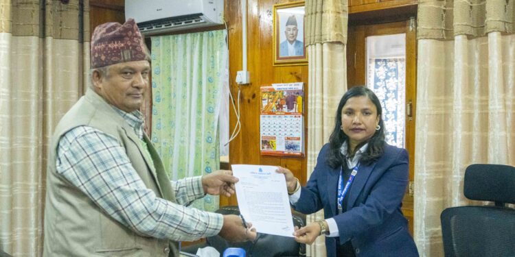  सभापति लामिछानेलाई रिहा गर्न माग गर्दै रास्वपा सोलुखुम्बुले बुझायो ज्ञापन 