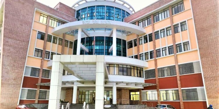 लोक सेवा आयोगले सहसचिव र उपसचिव स्तरका पदमा ६६० जनाको दरखास्त खुल्याे