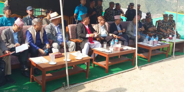 बाढी प्रभावित क्षेत्रको जानकारी लिन गृह, भौतिक र रक्षामन्त्री सिन्धुलीमा