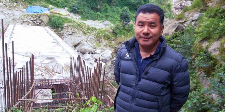 खुम्बु क्षेत्रलाई जोड्ने छिर्दिघाट पुल निर्माण अन्तिम चरणमा, १ महिना भित्र कामसक्न मेयर शेर्पाको निर्देशन 