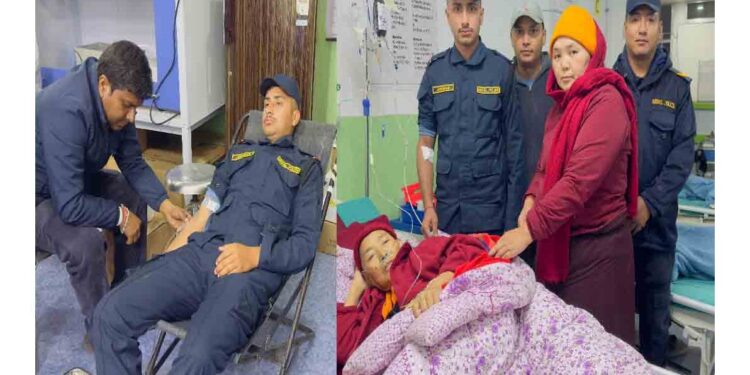 निमोनियाका बिरामी शेर्पालाई प्रहरी जवानले दिए रगत 