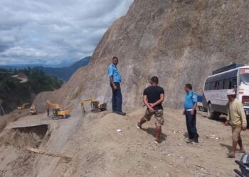 अवरुद्ध सिद्धिचरण राजमार्ग खुल्यो