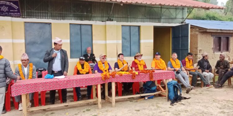  जुबुको सगरमाथा आविका विद्यार्थीलाई झोला तथा पोशाक वितरण 