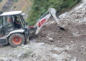 सोताङ गाउँपालिका ४ सडक मर्मत तथा सरसफाइमा केन्द्रित