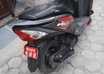 हलेसीमा घरमै पार्किङ गरिराखेको स्कुटी चोरी