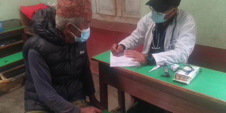 माप्य दुधकोशीमा आयोजित स्वास्थ्य शिविरको पहिलो दिन पाचँ सय जना लाभान्वित