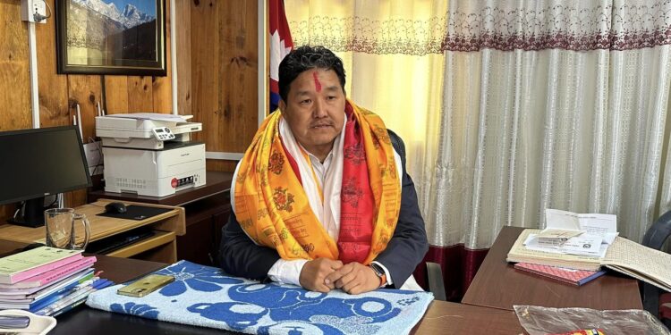 सोलुदूधकुण्डकाे प्रशासकीय अधिकृतमा टुक्ती शेर्पा, आइतबार हाजिर गराइयो