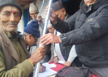 नेचासल्यान तीनका जेष्ठ नागरिकलाई स्टिल लौरो प्रदान, जनप्रतिनिधिले सम्झेकोमा खुसी