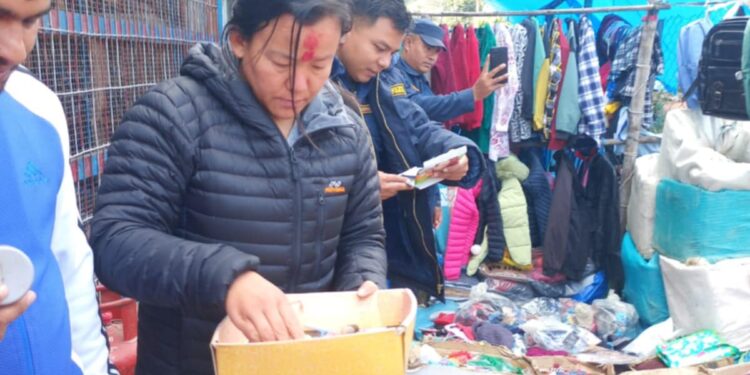 नेचासल्यानको बुधबारे बजार अनुगमन : २२ हजार बराबरको कस्मेटिक सामाग्री जफत