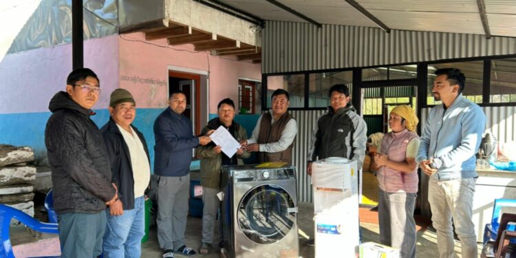 वृद्ध हेरचाह केन्द्र बुङलाई २ लाख बढीको जिन्सी   सामाग्री प्राप्त