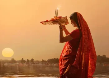 आज छठ पर्व, अस्ताउँदो सूर्यलाई अर्घ्य दिइँदै