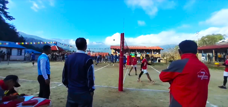 सोलुखुम्बुको टाप्टिङमा वडा स्तरीय भलिबल प्रतियोगिता सुरु, मेयर शेर्पाद्वारा उद्घाटन